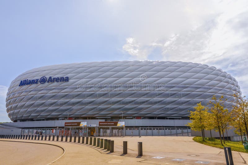 MUNICH TYSKLAND - September 22-2018: Ingång till Allianz Arena s arkivbilder MUNICH TYSKLAND - September 22-2018: Ingång till Allianz Arena s arkivbilder