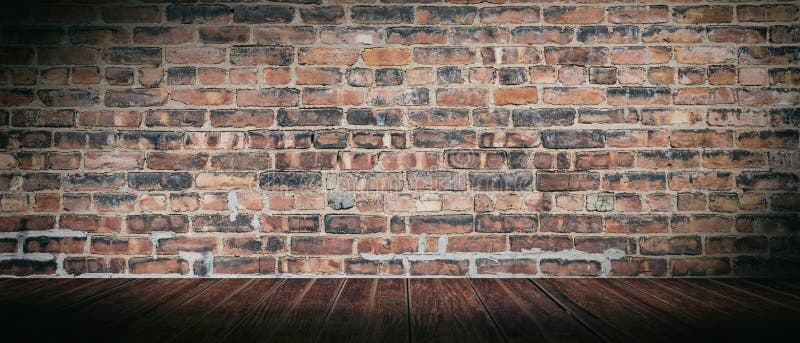 Mur de briques de cru et plancher en bois, pièce vide Texture panoramique de fond, l'espace de copie image stock Mur de briques de cru et plancher en bois, pièce vide Texture panoramique de fond, l'espace de copie image stock