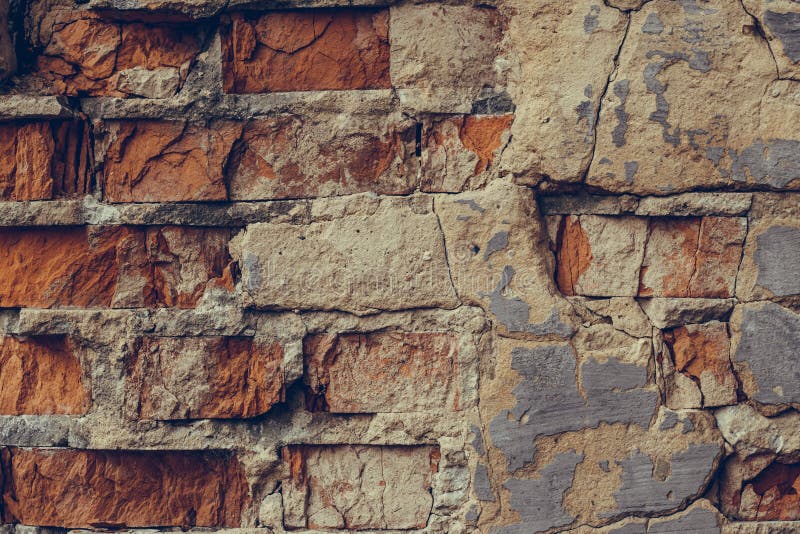 Mur de briques rouge dans les fissures Fin brisée de mur de briques Vieux mur de briques ruin? Mur de briques d?labr? Texture ur photographie stock libre de droits Mur de briques rouge dans les fissures Fin brisée de mur de briques Vieux mur de briques ruin? Mur de briques d?labr? Texture ur photographie stock libre de droits