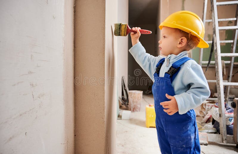 Mur De Peinture Pour Bébé Dans L'appartement En Rénovation. Photo