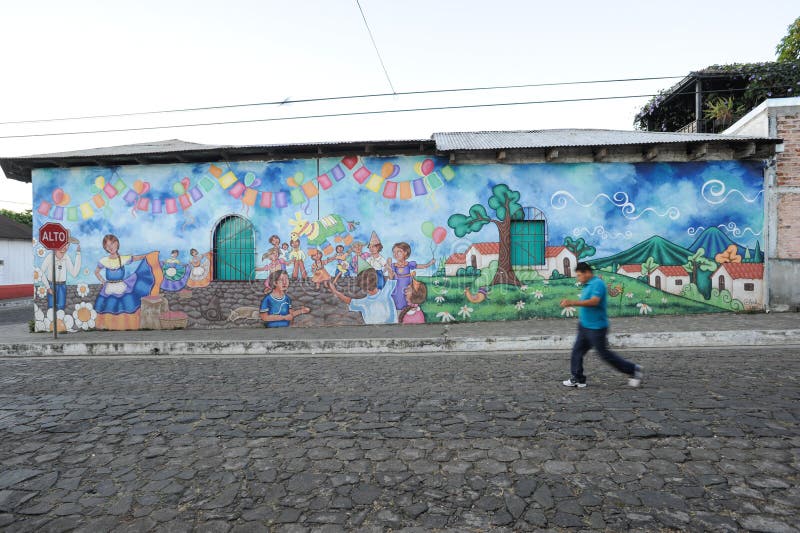 Mural en una casa en Ataco en El Salvador fotografía de archivo Mural en una casa en Ataco en El Salvador fotografía de archivo