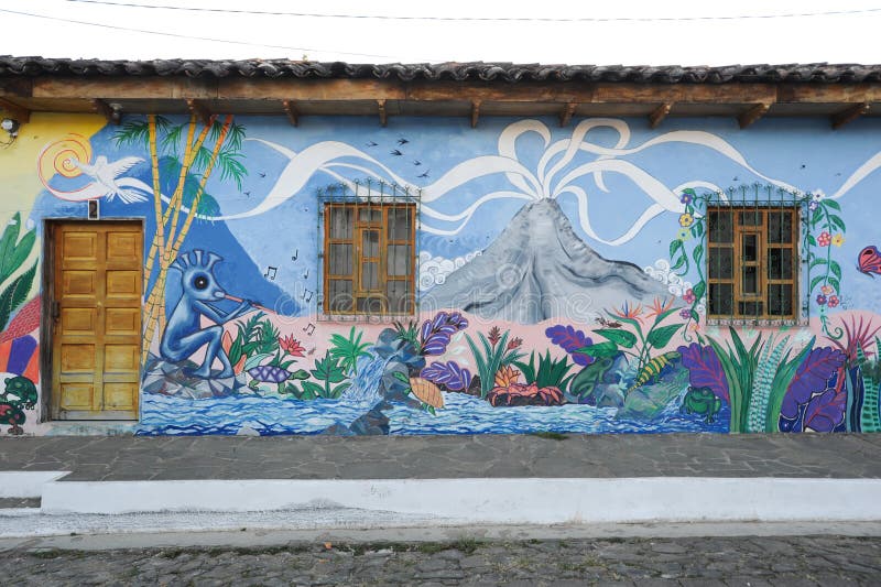 Mural en una casa en Ataco en El Salvador foto de archivo libre de regalías Mural en una casa en Ataco en El Salvador foto de archivo libre de regalías