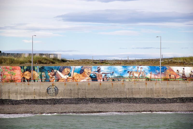 Mural τέχνη σε Bahia Azul στη Γη του Πυρός κατά μήκος του στενού Magellan, Χιλή στοκ φωτογραφίες Mural τέχνη σε Bahia Azul στη Γη του Πυρός κατά μήκος του στενού Magellan, Χιλή στοκ φωτογραφίες