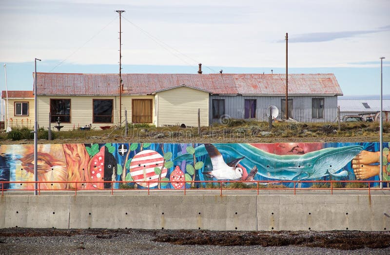 Mural τέχνη σε Bahia Azul στη Γη του Πυρός κατά μήκος του στενού Magellan, Χιλή στοκ εικόνα με δικαίωμα ελεύθερης χρήσης Mural τέχνη σε Bahia Azul στη Γη του Πυρός κατά μήκος του στενού Magellan, Χιλή στοκ εικόνα με δικαίωμα ελεύθερης χρήσης