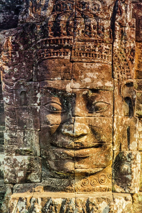 Murales y templo de piedra Angkor Thom de Bayon de la estatua Angkor Wat imagen de archivo libre de regalías Murales y templo de piedra Angkor Thom de Bayon de la estatua Angkor Wat imagen de archivo libre de regalías