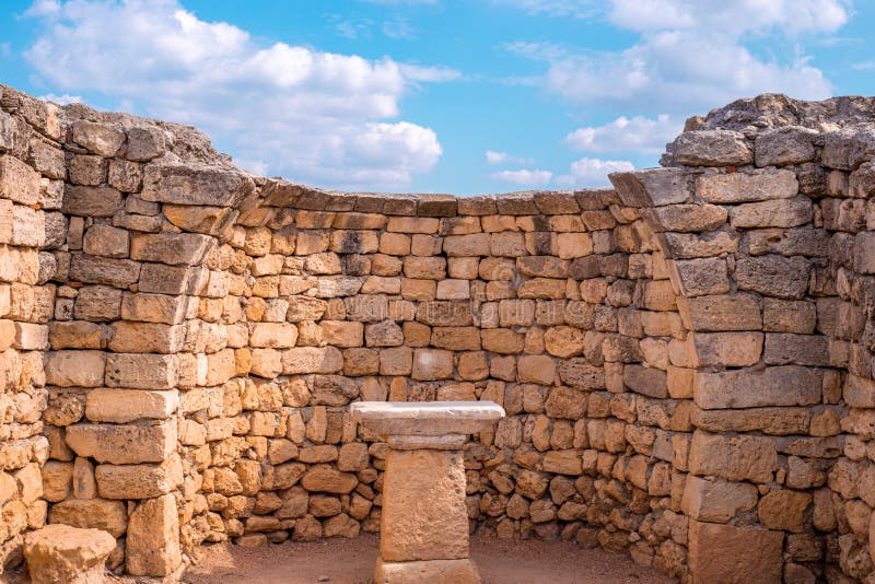 Muro De Pedra Branca Decorado Por Ornamento Religioso. Antigo Detalhe Da  Fachada Da Igreja. Imagem de Stock - Imagem de emplastro, templo: 268130875