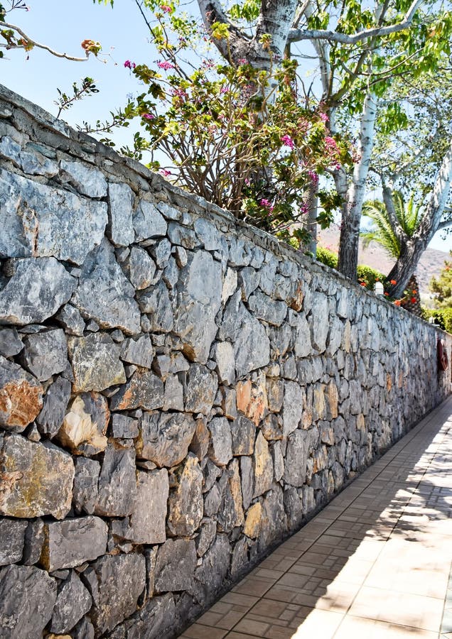 Muro De Pedra Seca Feito De Pedras Naturais Na Ilha De Creta Na