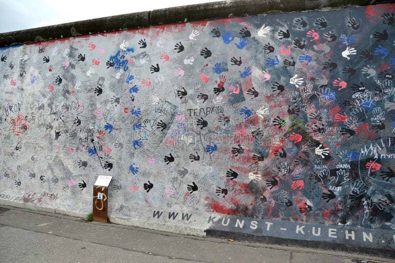 Muro di Berlino - mani fotografia stock