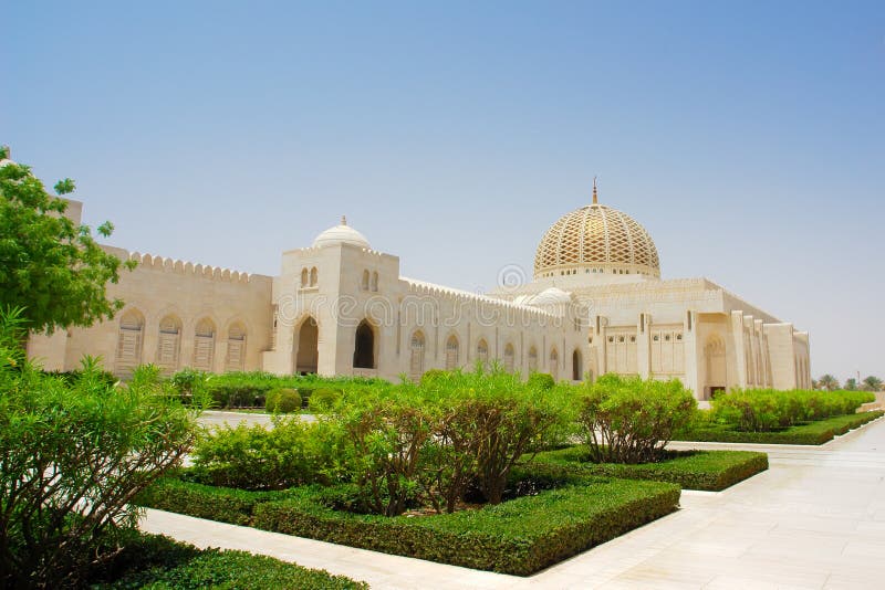 Muscateldruif, Oman - de Grote Moskee van Qaboos van de Sultan stock fotografie Muscateldruif, Oman - de Grote Moskee van Qaboos van de Sultan stock fotografie