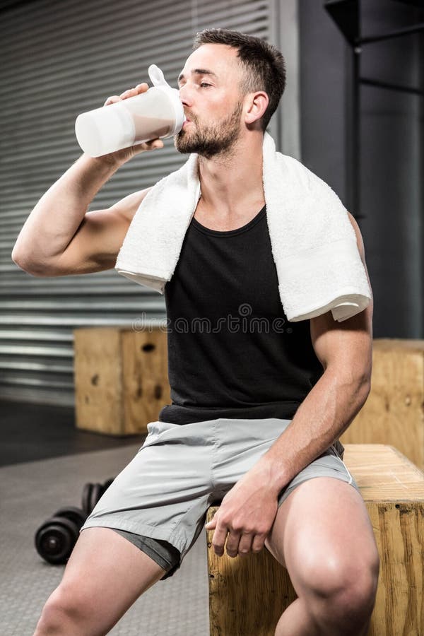 Muscular man drinking protein shake stock photography Muscular man drinking protein shake stock photography