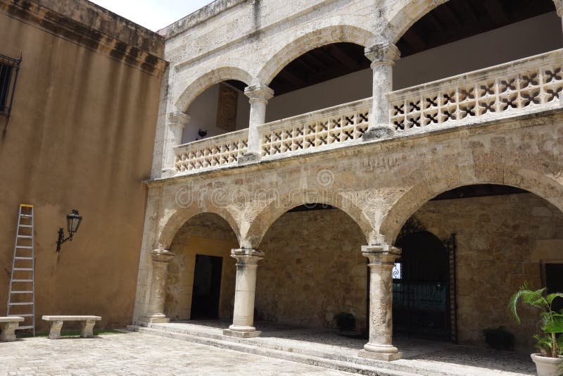 This is a museum of colonial times in Santo Domingo. It used to be a mansion for Christopher Columbus' family. This is a museum of colonial times in Santo Domingo. It used to be a mansion for Christopher Columbus' family.
