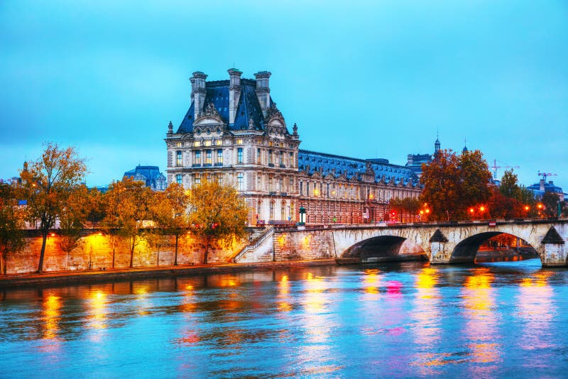 Museo de Musee du Louvre Louvre en París, Francia imagen de archivo Museo de Musee du Louvre Louvre en París, Francia imagen de archivo