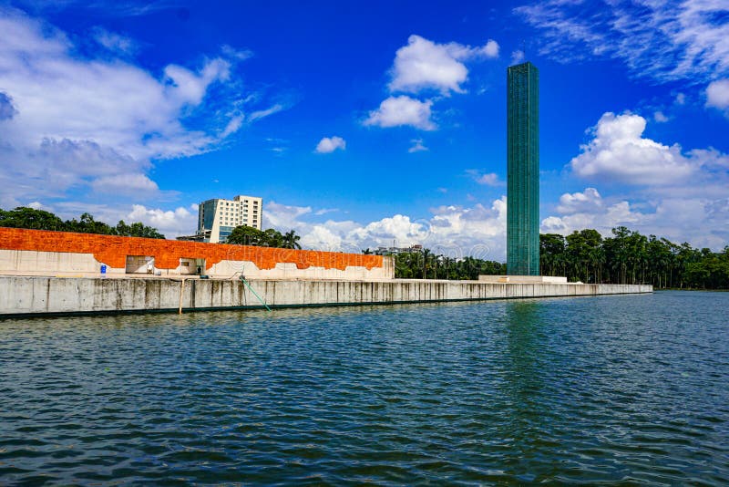 Museo della Torre Indipendente e della Guerra, Piazza della Libertà di Shahbagh-Dhaka-Bangladesh immagini stock libere da diritti Museo della Torre Indipendente e della Guerra, Piazza della Libertà di Shahbagh-Dhaka-Bangladesh immagini stock libere da diritti