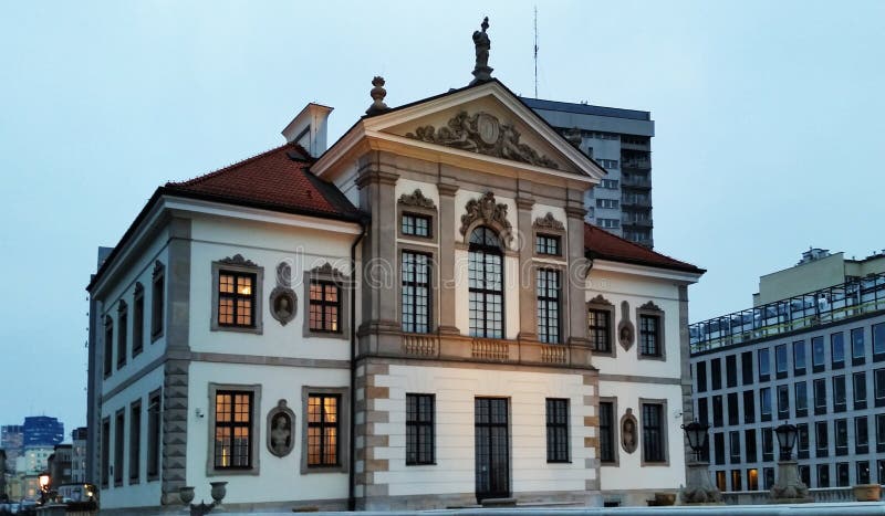 Museo di Chopin a Varsavia nella sera poland immagine stock Museo di Chopin a Varsavia nella sera poland immagine stock