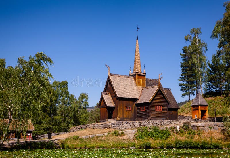 Museo Lillehammer Oppland Norvegia Scandinavia delle gente di Maihaugen della chiesa della doga di Garmo fotografie stock libere da diritti Museo Lillehammer Oppland Norvegia Scandinavia delle gente di Maihaugen della chiesa della doga di Garmo fotografie stock libere da diritti