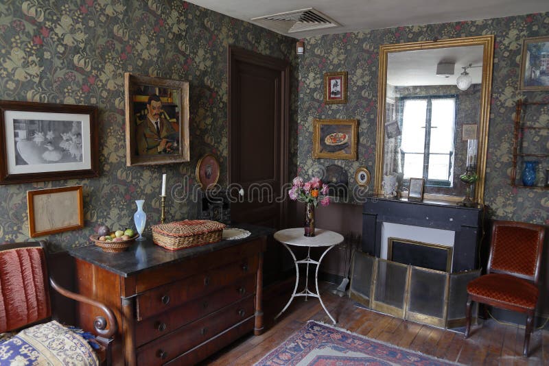 Museum of Montmartre, a residence and meeting place for many artists including Auguste Renoir, Suzanne Valadon and Émile Berna stock image Museum of Montmartre, a residence and meeting place for many artists including Auguste Renoir, Suzanne Valadon and Émile Berna stock image