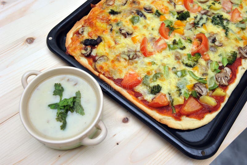 Mushroom soup and pizza