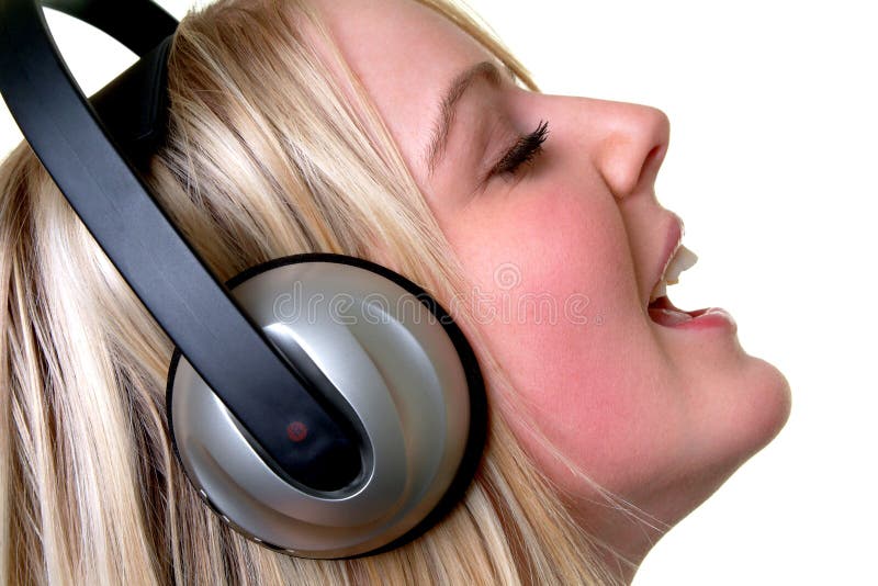 Žena poslech hudby na sluchátka.