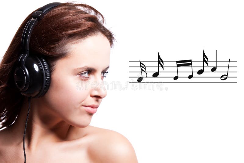 Bella donna che ascolta musica immagini stock libere da diritti
