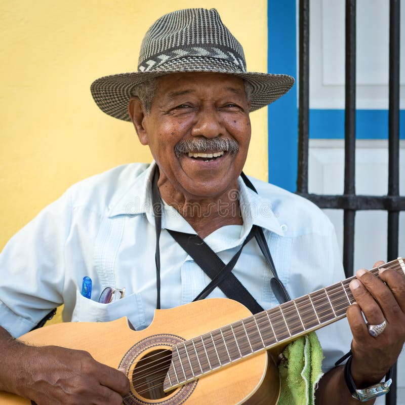 Musiker, der traditionelle Musik in Havana spielt