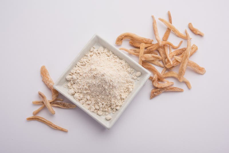 Musli o moosli shwet es una hierba potente ayurvédica india. Hierba musli potente ayurvédica también conocida como mooslinbsp seguro o sudorosa musli en polvo y en forma cruda