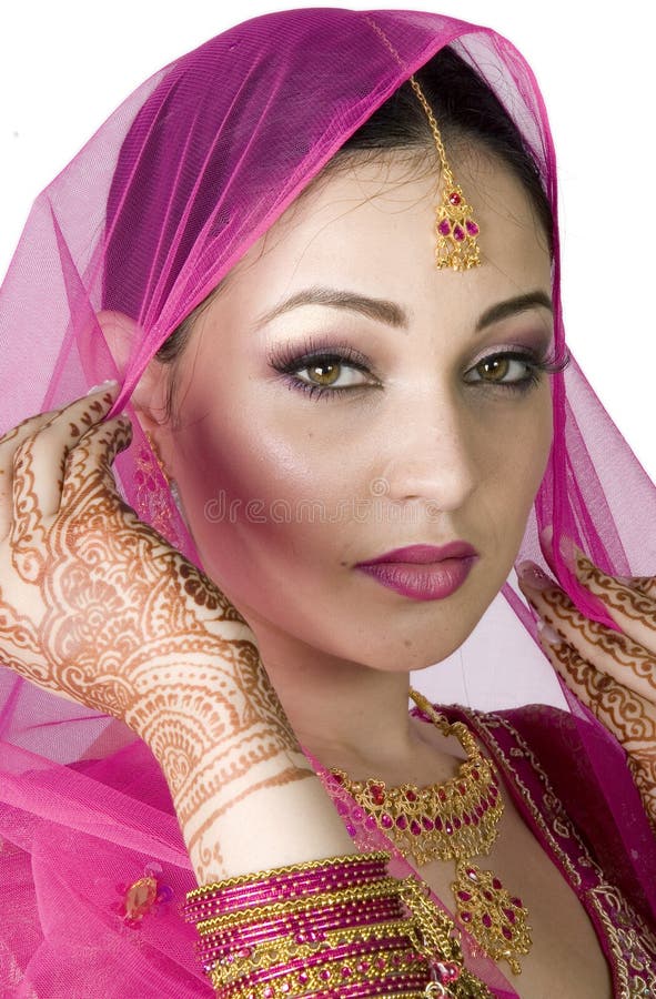 photo shoot of women in simple Muslim bridal makeup and fashion. Mumbai,  India Stock Photo - Alamy