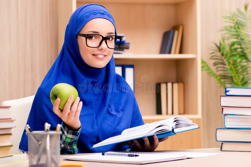 Муслимский цвет. Профессия для девочек мусульманок работа. Entry Exams.