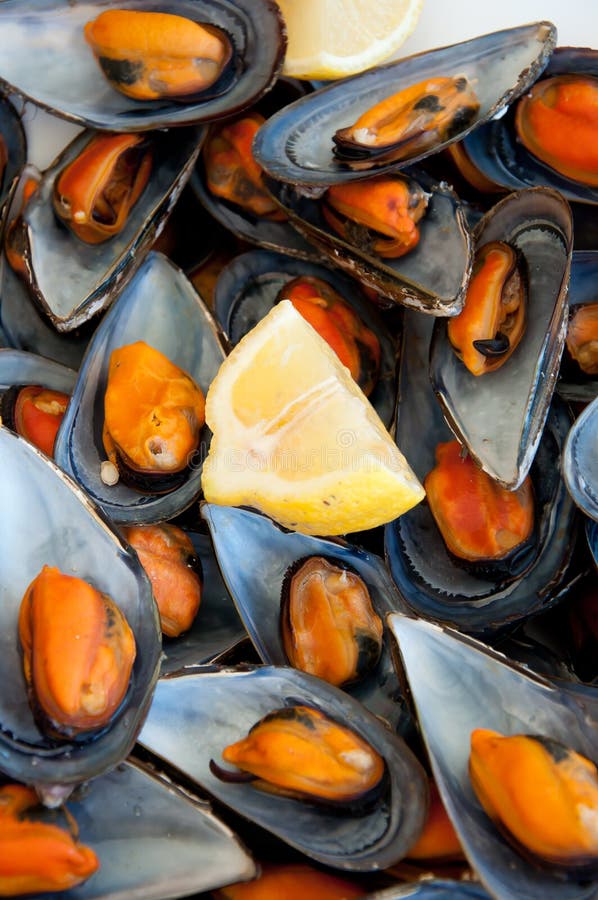 Mussels boiled with a squeeze of lemon