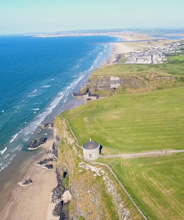 Mussenden-Tempel und absch?ssiger Demesne Coleraine Co Derry Northern Ireland lizenzfreies stockbild Mussenden-Tempel und absch?ssiger Demesne Coleraine Co Derry Northern Ireland lizenzfreies stockbild