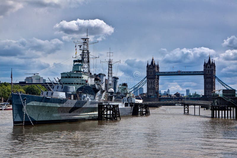 Musée Belfast, pont de tour, la Tamise, Londres, Angleterre de bateau de guerre photo stock Musée Belfast, pont de tour, la Tamise, Londres, Angleterre de bateau de guerre photo stock