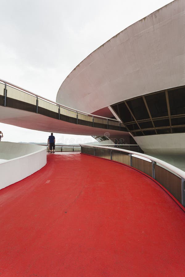 MUSÉE D'ART CONTEMPORAIN DE NITEROI, RIO DE JANEIRO, BRÉSIL - NOVEMB photos stock MUSÉE D'ART CONTEMPORAIN DE NITEROI, RIO DE JANEIRO, BRÉSIL - NOVEMB photos stock