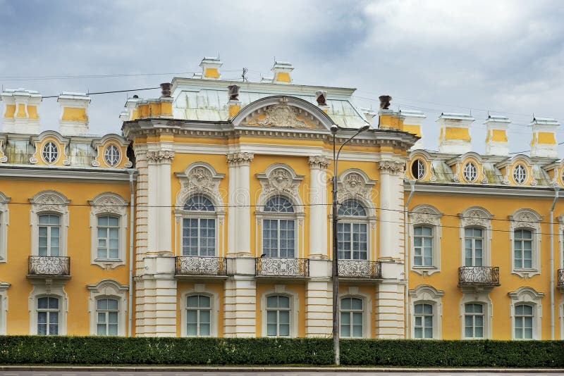 Musée de famille de Benois à la conserve de musée d'état de Peterhof images libres de droits Musée de famille de Benois à la conserve de musée d'état de Peterhof images libres de droits