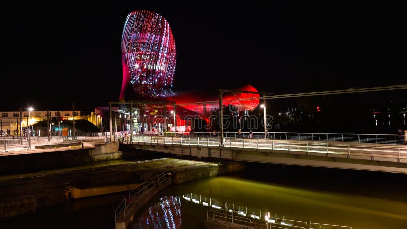 Download Musée De Vin De Bordeaux Près De Rivière De La Garonne, France Photo éditorial - Image du culturel, horizontal: 77151316