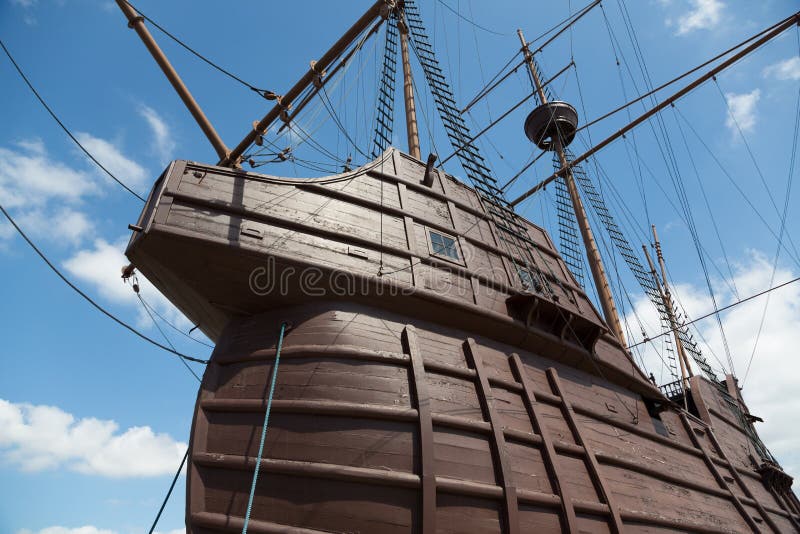 Musée maritime sous forme de bateau de navigation images libres de droits Musée maritime sous forme de bateau de navigation images libres de droits