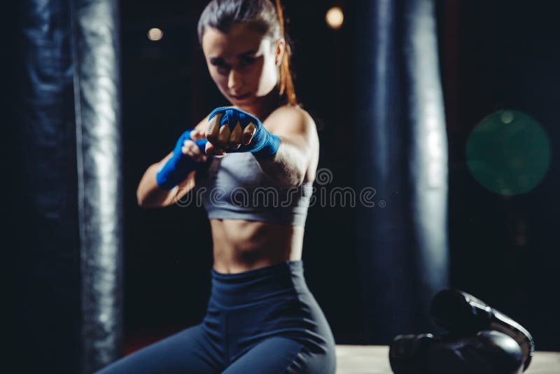 Muttahida Majlis-e-Amal de Boxing d'athlète de fille photos libres de droits Muttahida Majlis-e-Amal de Boxing d'athlète de fille photos libres de droits
