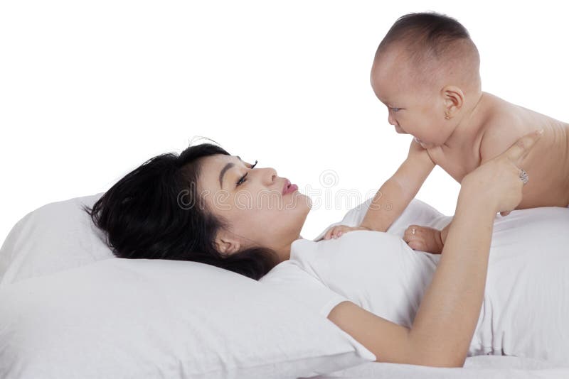 Mutter, Die Mit Baby Beim Arbeiten Spielt Stockbild - Bild ...