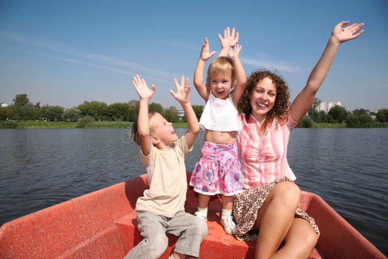 Mutter mit den Kindern lizenzfreies stockfoto Mutter mit den Kindern lizenzfreies stockfoto