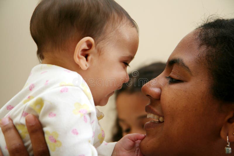 Mutter und Kinder lizenzfreies stockbild Mutter und Kinder lizenzfreies stockbild