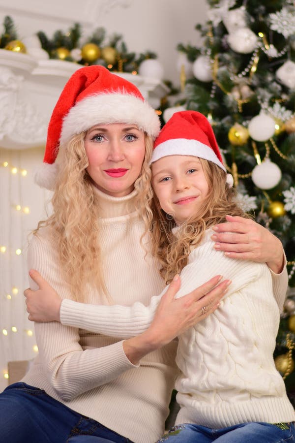 Mutterund Tochter Neues JahrWeihnachten Stockbild Bild