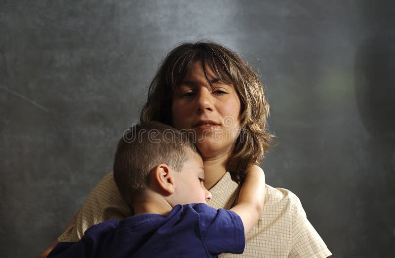 Mutterholding-Kind lizenzfreies stockfoto Mutterholding-Kind lizenzfreies stockfoto