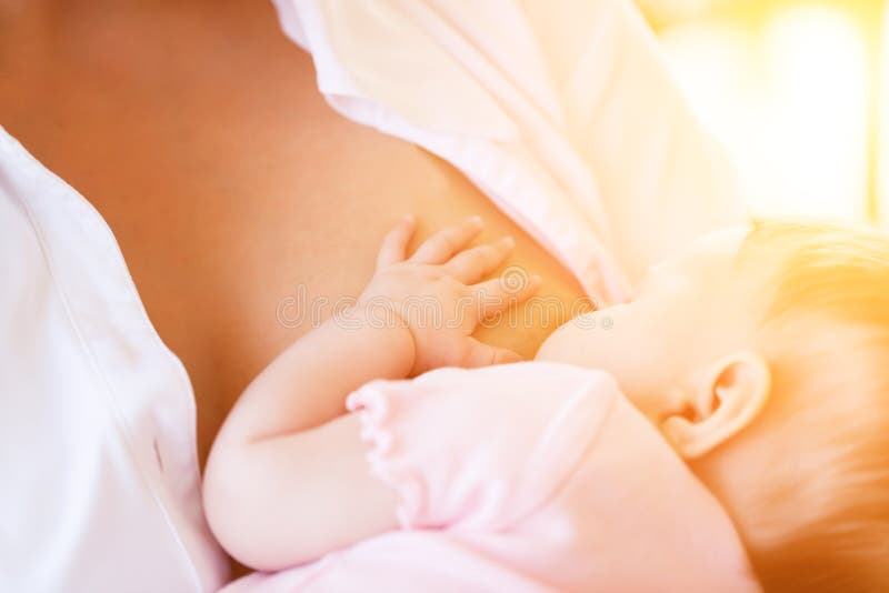 Mutterkrankenpflegebaby lizenzfreie stockbilder Mutterkrankenpflegebaby lizenzfreie stockbilder