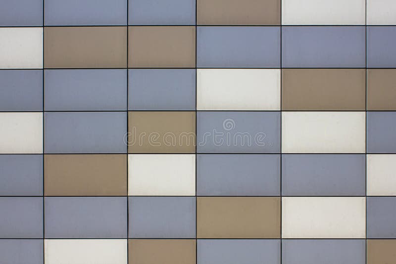 Muur met blauwe grijze bruine beige metaal rechthoekige tegels Verticale en horizontale lijnen Vlotte oppervlaktetextuur stock fotografie Muur met blauwe grijze bruine beige metaal rechthoekige tegels Verticale en horizontale lijnen Vlotte oppervlaktetextuur stock fotografie