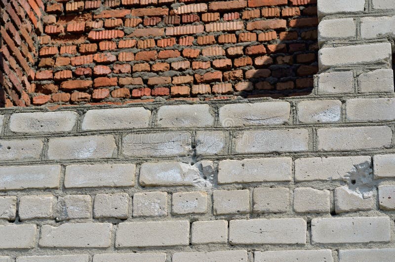 De Gaten Van De Kogel In Bakstenen Muur Stock Afbeelding Afbeelding Bestaande Uit Kleur