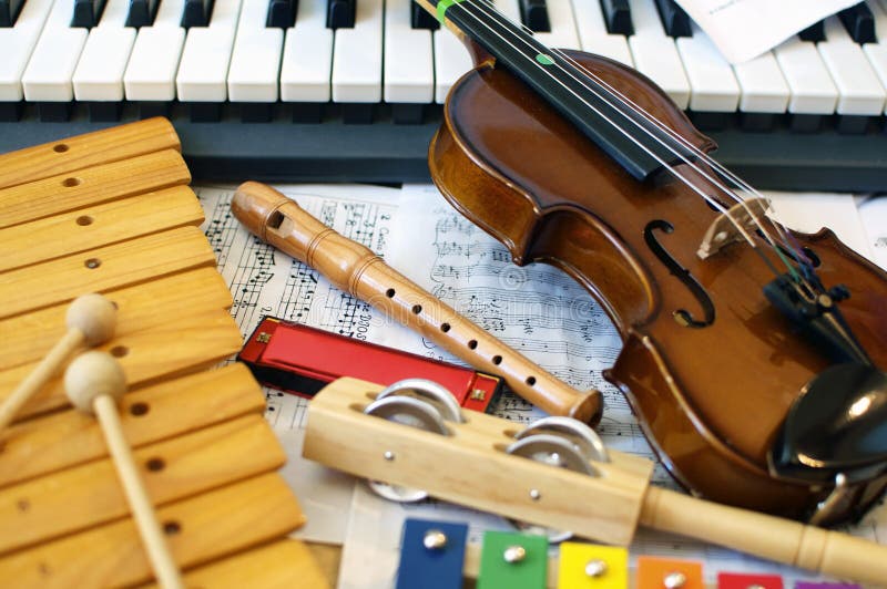 Muzikale Instrumenten voor Jonge geitjes stock afbeelding Muzikale Instrumenten voor Jonge geitjes stock afbeelding