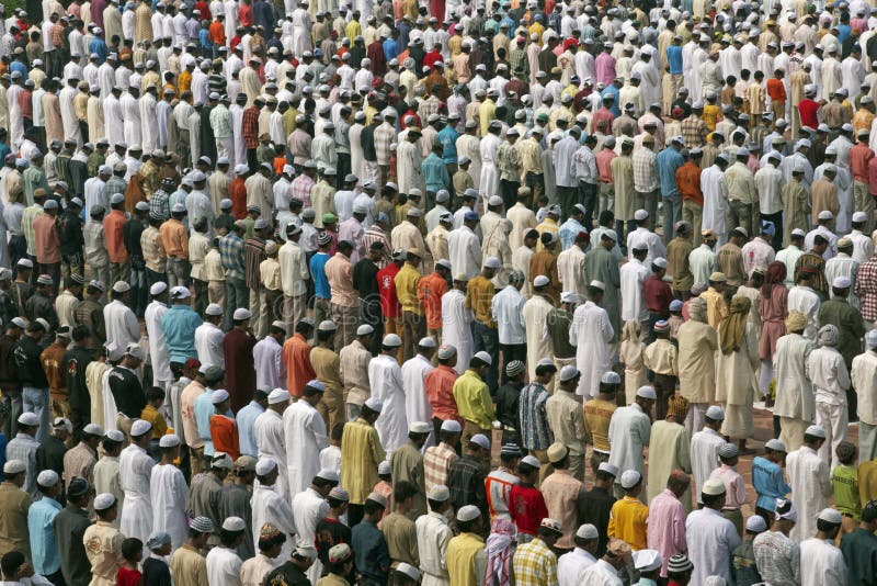 Worshippers gather in front of the mosque at the Taj Mahal to celebrate the Muslim festival of Eid ul-Fitr in Agra, Uttar Pradesh, India. Worshippers gather in front of the mosque at the Taj Mahal to celebrate the Muslim festival of Eid ul-Fitr in Agra, Uttar Pradesh, India