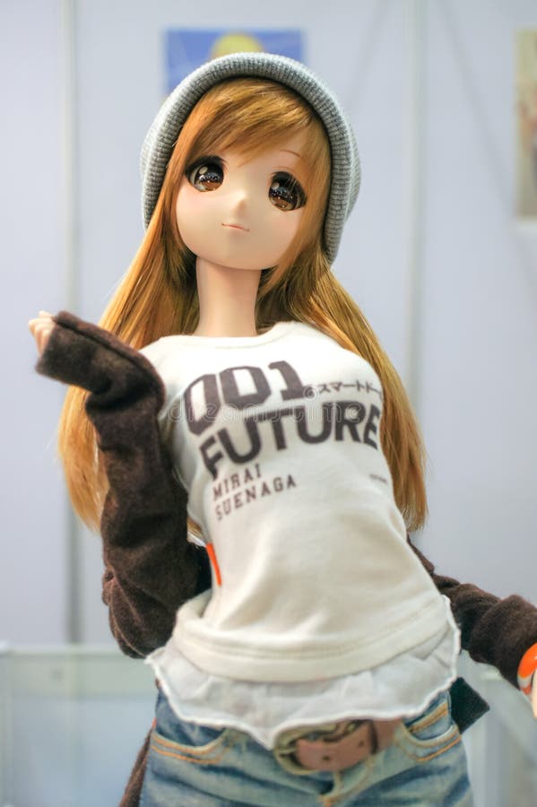 Muñeca de BJD o muñeca de articulación esférica de Mirai-chan en equipo casual foto de archivo Muñeca de BJD o muñeca de articulación esférica de Mirai-chan en equipo casual foto de archivo