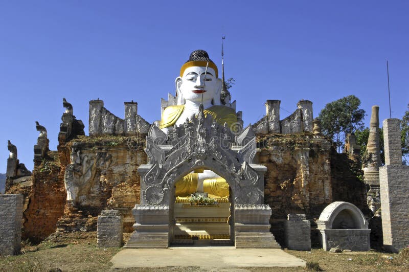 Myanmar, Inle Lake: Buddha sculptures