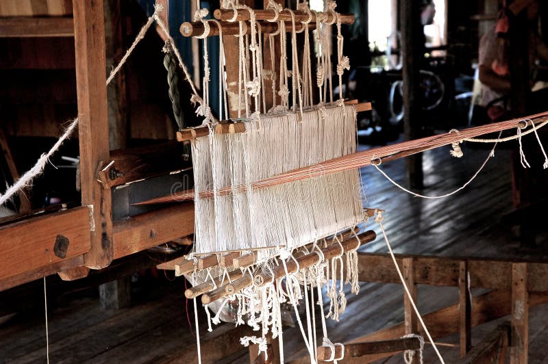 Myanmar, Inle lake: Loom at the silk factory