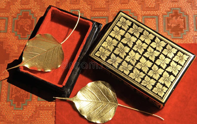 Myanmar, Mandalay: Handicraft, golden leaves