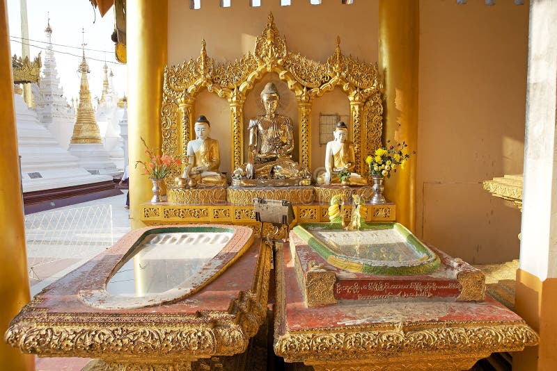 myanmar pagodashwedagon yangon royaltyfri bild myanmar pagodashwedagon yangon royaltyfri bild